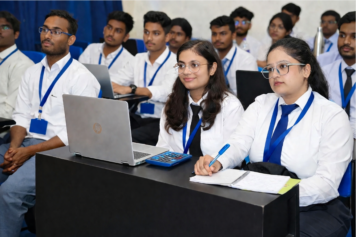 Sri Vidyalaya PU College students and faculty